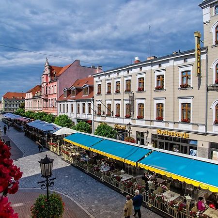 Pietrak Hotel Гнезно Экстерьер фото