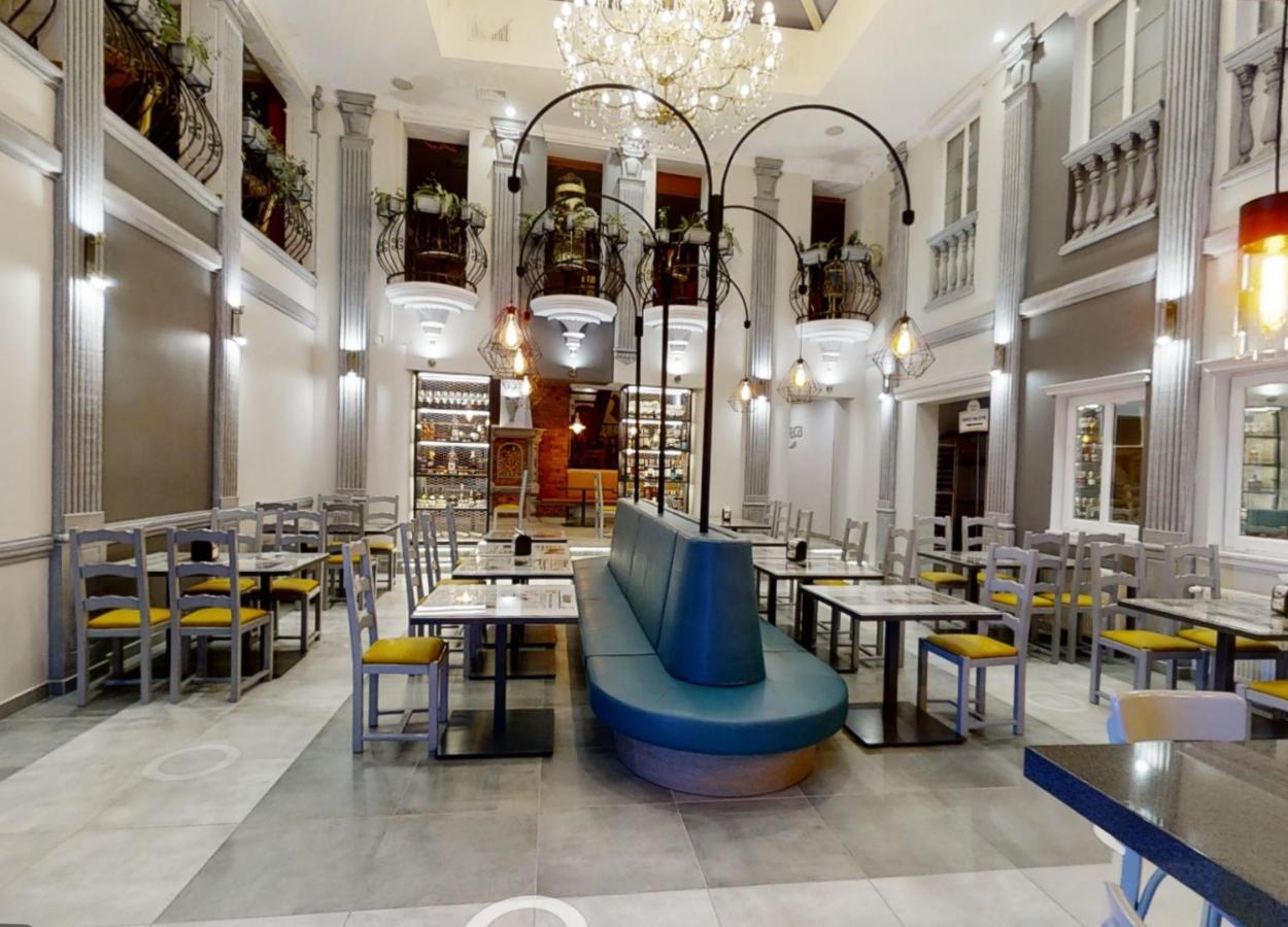 Pietrak Hotel Гнезно Экстерьер фото