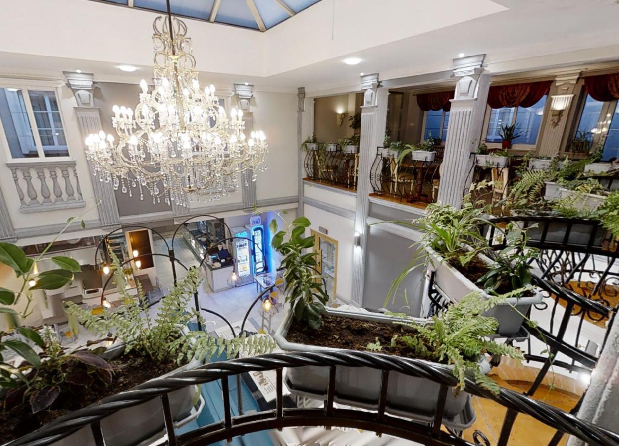 Pietrak Hotel Гнезно Экстерьер фото