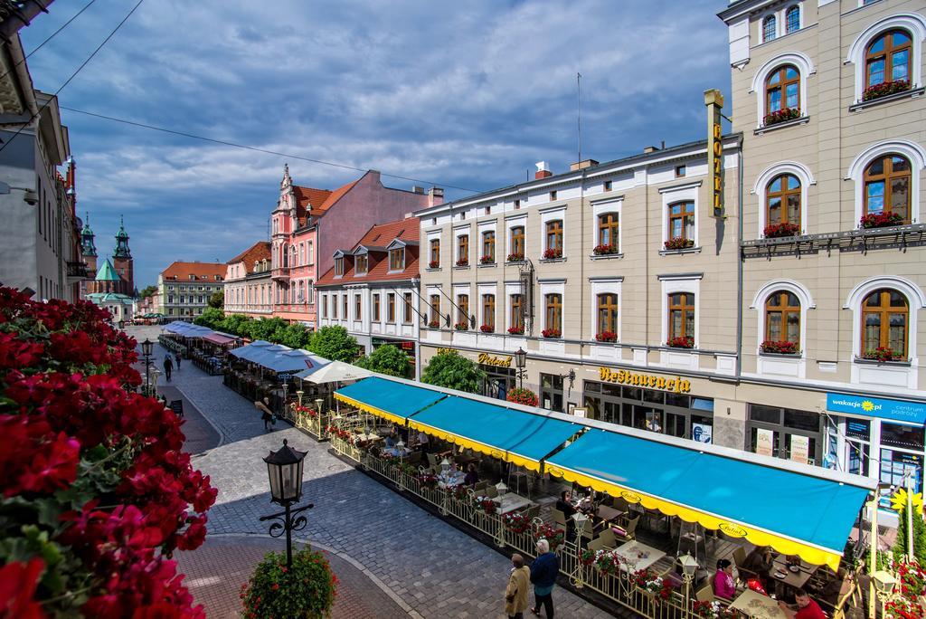 Pietrak Hotel Гнезно Экстерьер фото