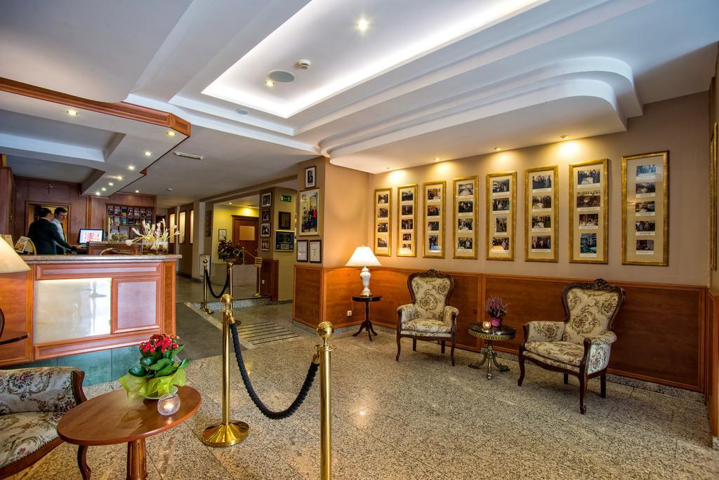 Pietrak Hotel Гнезно Экстерьер фото