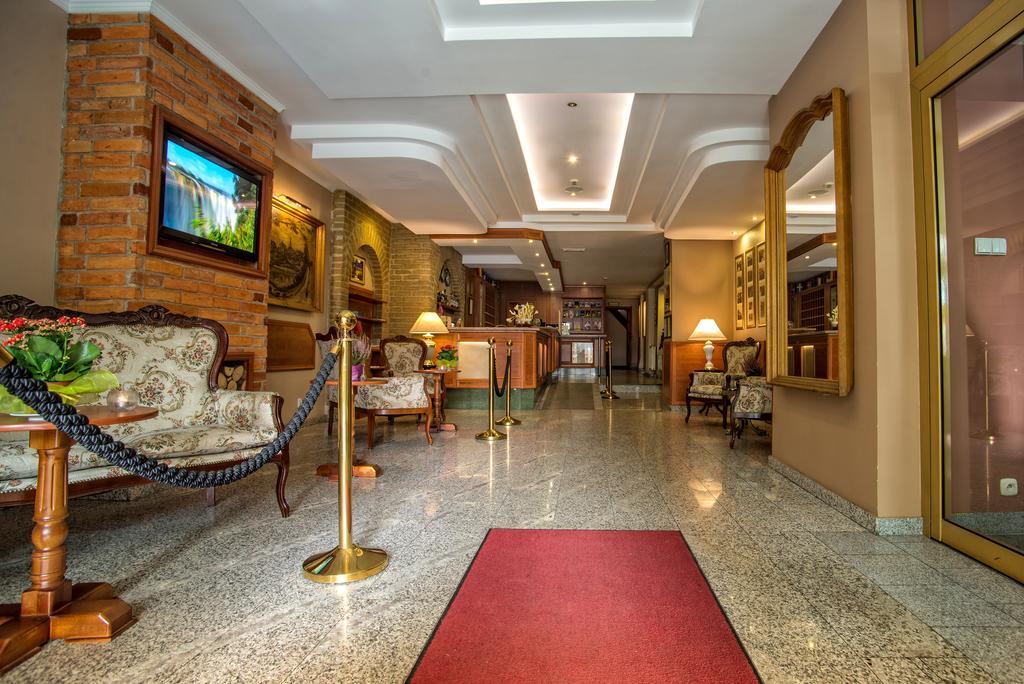 Pietrak Hotel Гнезно Экстерьер фото