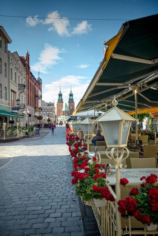 Pietrak Hotel Гнезно Экстерьер фото