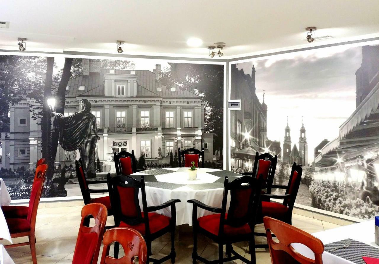 Pietrak Hotel Гнезно Экстерьер фото